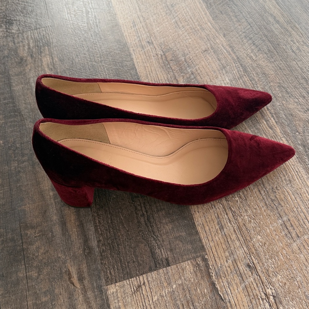 J.Crew women’s US 9.5 burgundy velvet block heel pumps point toe Italy made - Picture 2 of 16